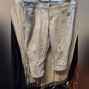 Size 17 white and blue jean capris